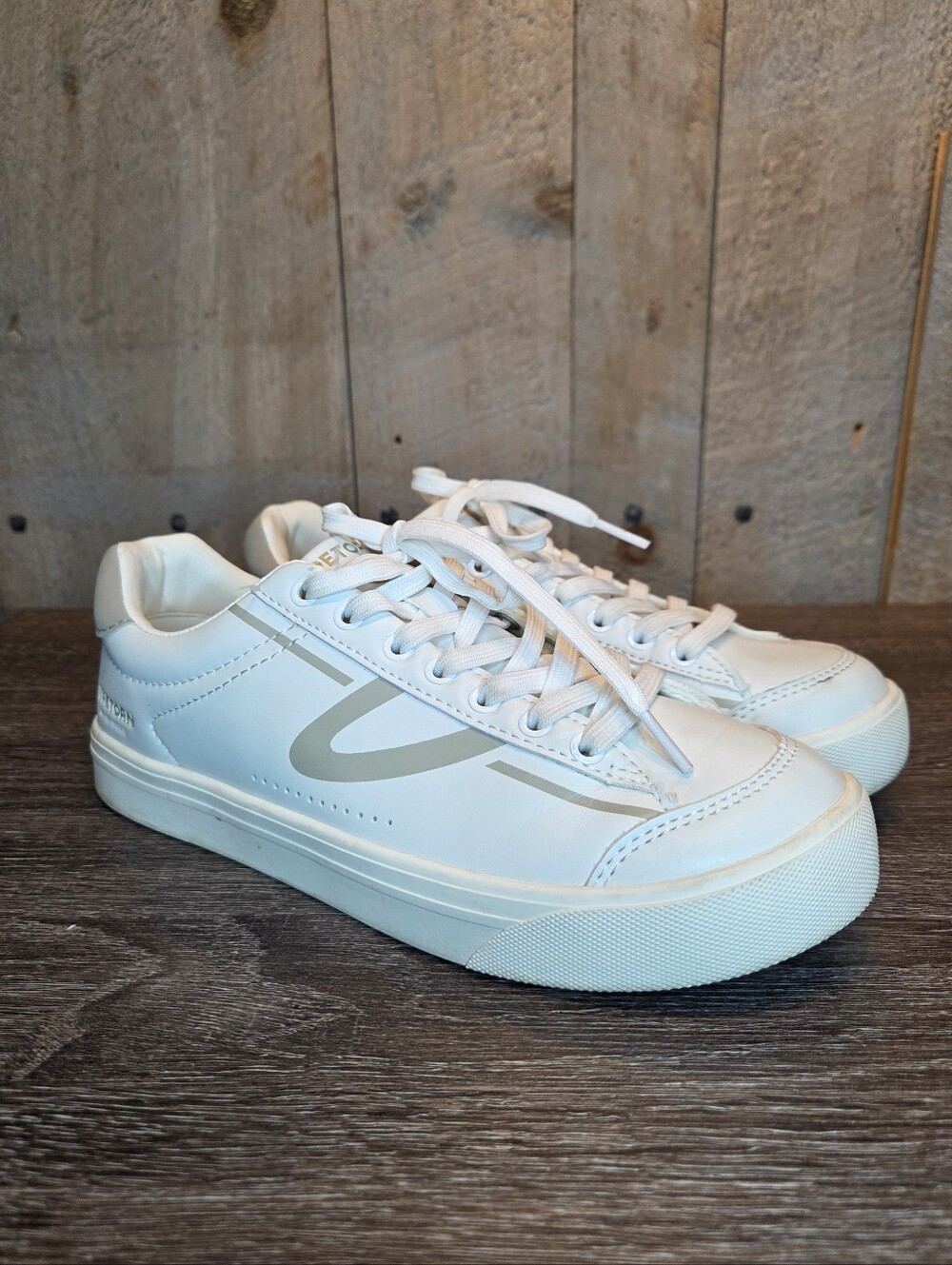 TRETORN Women's Serve Sneakers ~ White/Gray Sporty Tennis Walking ~ Size 8
